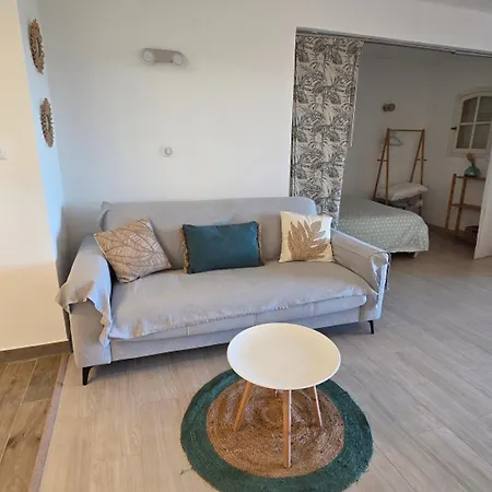 Climatisé Avec Terrasse Et Piscine à - Fr-1-780-75 Sainte-Maxime